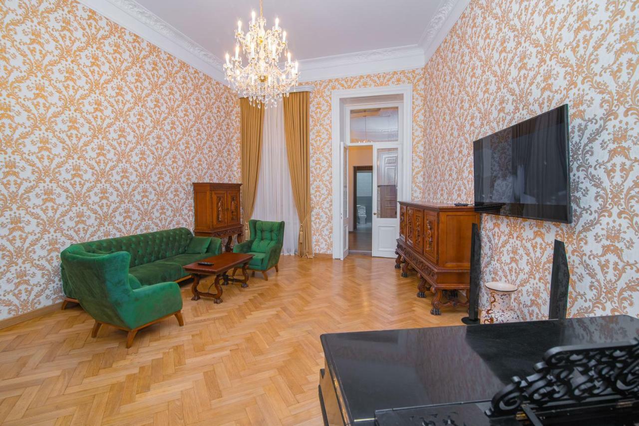 Solo Apartment In City Center Tbilisi Eksteriør bilde