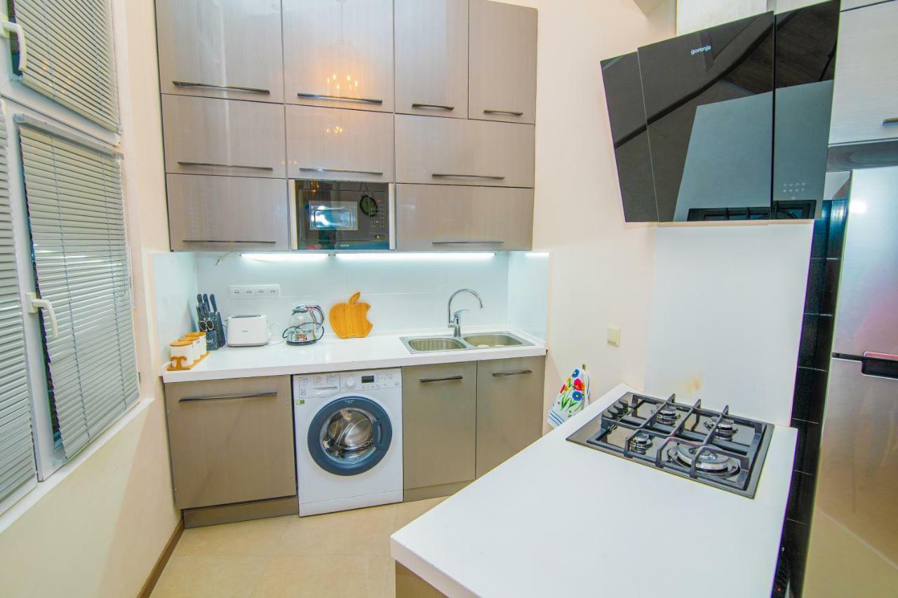 Solo Apartment In City Center Tbilisi Eksteriør bilde